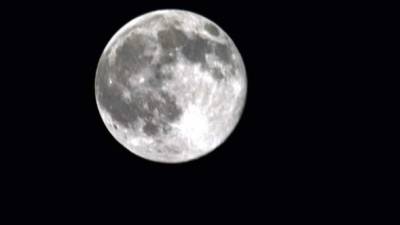 ‏Así se ve la luna azul desde el espacio. Foto compartida por el astronauta Scott Kelly en Twitter. Crédito: @StationCDRKelly