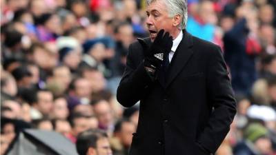 Carlo Ancelotti durante el derbi madrileño en el Calderón.