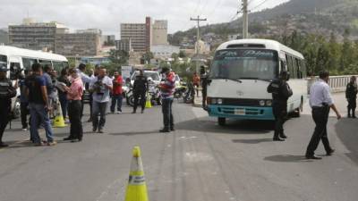 En el autobús con registro 631 que cubre la ruta Los Pinos-Mercado ocurrió el hecho criminal.