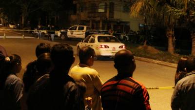 Autoridades de la DNIC realizaban diligencias para esclarecer el crimen.