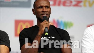 Eric Abidal, ex jugador del Barcelona, habló en conferencia de prensa en Tegucigalpa. Foto Juan Salgado