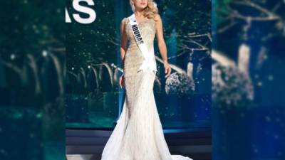 La hondureña Gabriela Ordóñez lució este diseño de la dominicana Lucía Rodríguez en destellos dorados y recamado en pedrería.