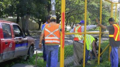 El jueves fueron retirados los portones en la colonia Universidad. Fotos: Franklyn Muñoz.