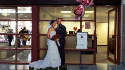 El condado de Clark ya emite licencias matrimoniales en el aeropuerto de Las Vegas.// AFP.