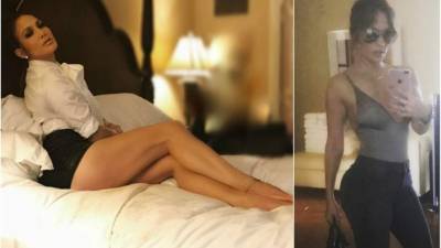 La famosa Jennifer López ha sorprendido a sus seguidores de Instagram con algunas fotografías que ha compartido en las que resalta su curvilínea figura. La cantante y actriz compartió en una fotografía en la que aparece frente a un espejo luciendo un entallado modelito que enmarca las curvas de su cuerpo.La otra foto es en una cama donde se ve muy sexi.