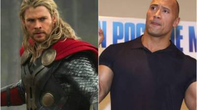 Chris Hemsworth en su personaje de Thor y el actor Dwayne Johnson, mejor conocido como 'La Roca'.