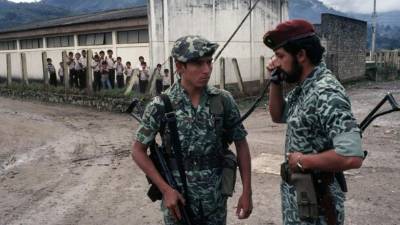 Otto Pérez Molina, derecha, fue en los años 90 jefe de la temida Dirección de Inteligencia Militar.