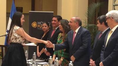 Camilo Atala, presidente de HonduFuturo en la premiación del año pasado.