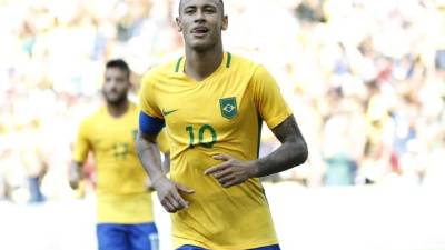 Neymar se gastó un doblete ante la Bicolor. Foto EFE.