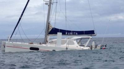 La embarcación Ranita encalló en la barrera de corales en Roatán.