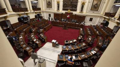 El Congreso peruano rechaza el adelanto de elecciones pese al clamor popular en las protestas.