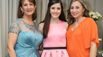 Vivian Martínez, Alejandra Irureta y Vivian Kattán.