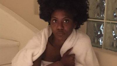 Chris Brown publicó la foto de la mujer desconocida.