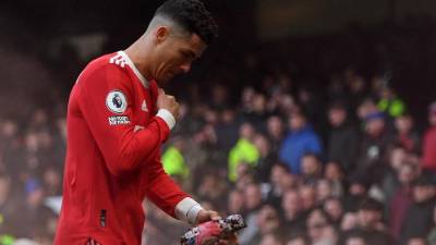 Cristiano Ronaldo no pudo evitar la caída del Manchester United ante Everton. Foto AFP.