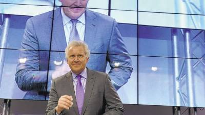 Jeff Immelt es acusado por algunos de demorarse demasiado en reestructurar el portafolio de negocios de GE.