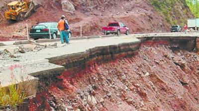 Los derrumbes ocasionados por las lluvias serán atendidos con rapidez.