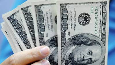 Las transacciones en divisas está dando recompensas a algunos fondos en medio de la volatilidad que ha acompañado el fortalecimiento del dólar.