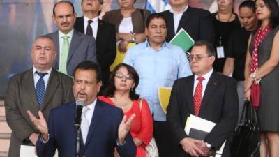 Representantes de Foprideh comparecieron ante la prensa hondureña al final del encuentro con el presidente Hernández.