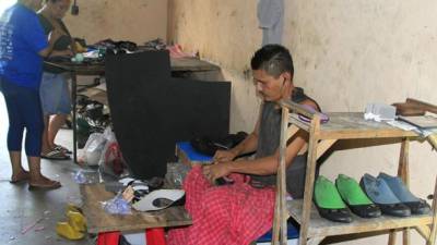 En el barrio Medina hay muchos negocios de calzado. Foto: Cristina Santos.