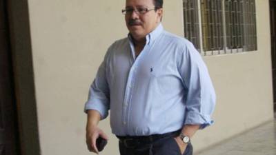 El exalcalde sigue defendiéndose de cargos por presuntos delitos cometidos cuando era funcionario público.