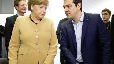La canciller alemana, Angela Merkel, y el primer ministro griego, Alexis Tsipras.