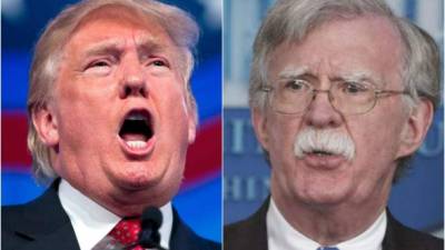 Donald Trump y John Bolton.