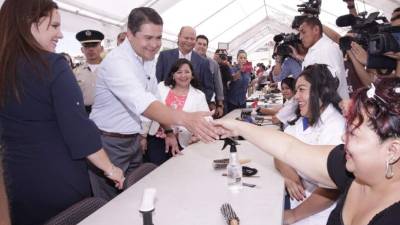 El presidente Hernández inauguró ayer las Ferias de la Salud en Plaza Democracia de Casa de Gobierno.