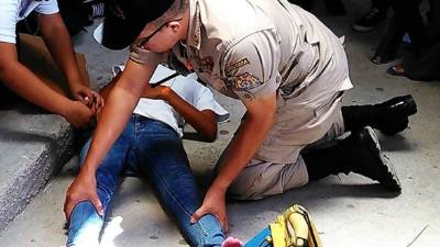 La estudiante fue auxiliada por miembros del Cuerpo de Bomberos de Choloma.