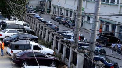La construcción del muro frontal del hospital regional del Seguro Social en San Pedro Sula fue sobrevalorada por la junta directiva, según las investigaciones de la Fiscalía.