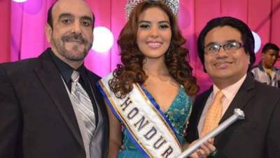 El director de Miss Honduras Mundo y María José Alvarado.