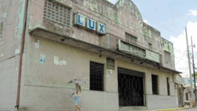 El cine Lux, ubicado en el barrio Medina, fue testigo de las aventuras que generó el cine XXX en la San Pedro Sula del ayer.