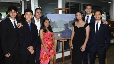 Los estudiantes expositores: Carlos Landa, Fernando López, Gerardo Gonzáles, Mía Delgado, Teresa Bueso, Juan Andonie y Bryan Donado