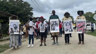 “No descansaremos hasta encontrarlos”, fue el mensaje que dejaron los pobladores de Triunfo de la Cruz durante la marcha para pedir justicia por los dirigentes garífunas desaparecidos.