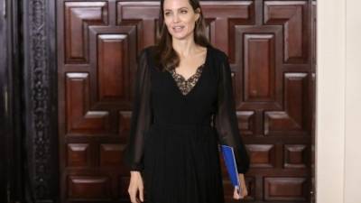 Angelina Jolie ofreció una conferencia de prensa, después de reunirse con el presidente peruano Martin Vizcarra, en el Palacio de Gobierno en Lima el 23 de octubre de 2018. AFP/ Luka GONZALES.