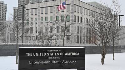 Estados Unidos retiró al personal no esencial de su embajada ante el incremento de tensiones por el despliegue de tropas de Moscú.