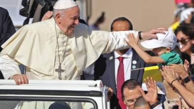 Pope Francis blesses a child as he arrives to lead mass for an estimated 170,000 Catholics at the Zayed Sports City Stadium on February 5, 2019. (Photo by Karim Sahib / AFP)