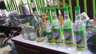 Recomendan a la población que se abstenga de consumir aguardiente Dominó para 'asegurar la protección y el cuidado de la salud de las personas'.