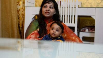 En varios países a las mujeres les prohíben lactar a sus bebés en público.