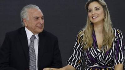 Marcela Temer es quien ha estado al lado del mandado del recien encarcelado expresidente de Brasil, Michel Temer. Ella es la bella y joven esposa del mandatario de Brasil que enfrenta a la justicia por actos de corrupción.