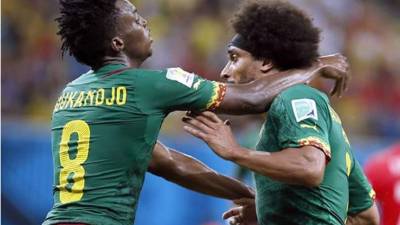 Assou Ekotto y Moukandjo llegaron a las manos en el Camerún-Croacia.