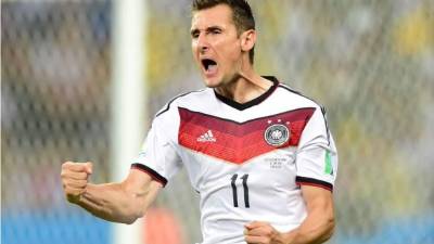 Miroslav Klose celebrando con euforia su gol ante Ghana.