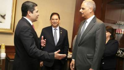 El presidente Juan Orlando Hernández se reunió ayer con el fiscal general de Estados Unidos, Erick Holder.