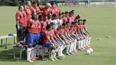 Los jugadores de Costa Rica posan para una foto oficial en un entrenamiento.