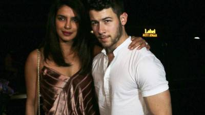 Priyanka Chopra y Nick Jonas en una fiesta el pasado 27 de noviembre. Foto: AFP.