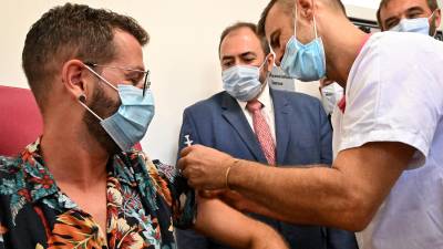 Las autoridades instan a las poblaciones vulnerables a vacunarse contra el virus del mono.