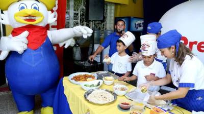 Los alumnos de la Academia Bilingüe San Agustín en la competencia de cocina.