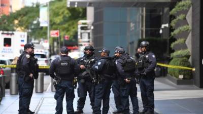 Las autoridades de Nueva York reforzaron la seguridad tras el hallazgo de paquetes explosivos en el edificio de Time Warner y en la mansión de Hillary Clinton./AFP.