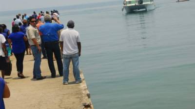 Unos 10 pasajeros a bordo del yate tuvieron el privilegio de ser los primeros en llegar a Trujillo.