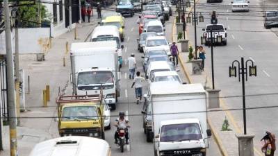 Unos 81,926 carros circulan sin placas, según los datos de la DEI.