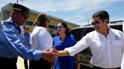 El presidente JOH visitó ayer Santa Bárbara para inaugurar el nuevo edificio de la Policía Nacional.